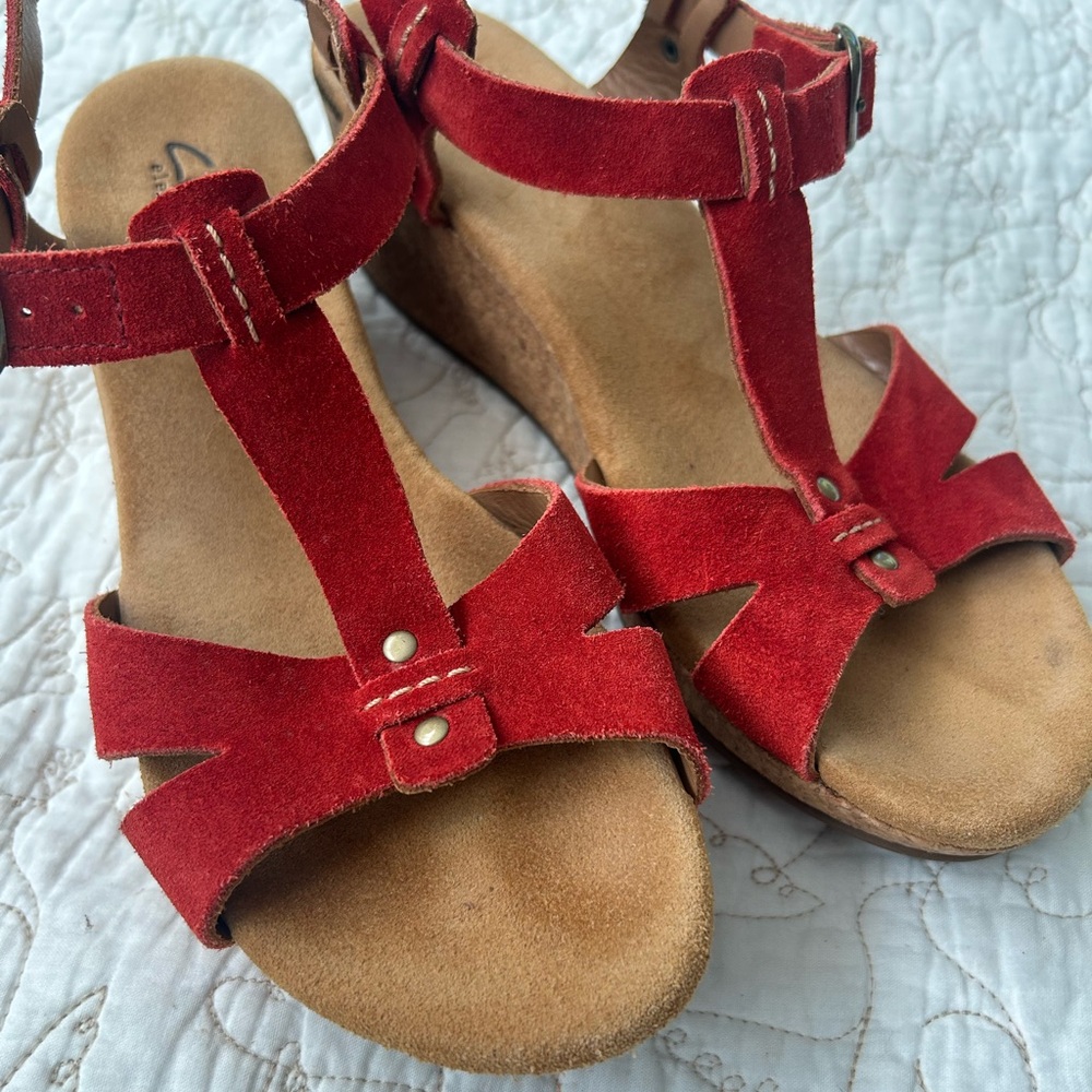 Clark’s Red Suede Cork Wedge Sandals Boho 70s sz 8.5